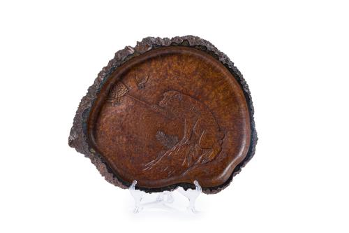 Original bandeja en madera de raíz con campo en relieve dec