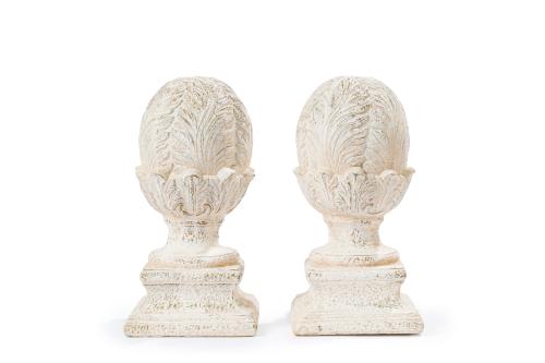 21   -  <p><span class="object_title">Pareja de piñas de exterior en cerámica pintada. Francia. S. XX. </span><br></p>