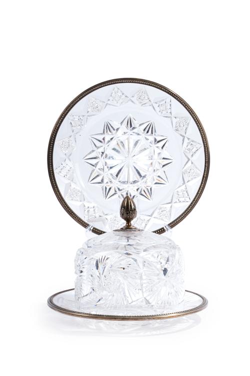 Quesera en cristal tallado con decoración estrellada y rema