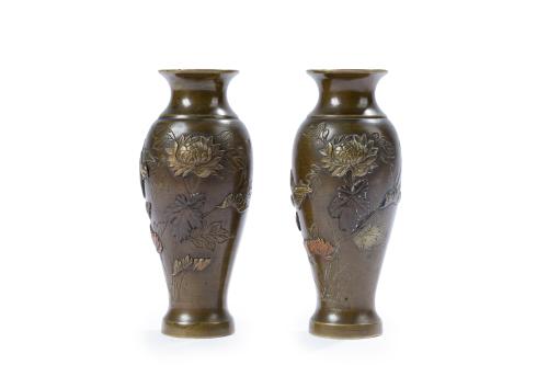 Pareja de pequeños jarrones en bronce, Japón, época Meiji (