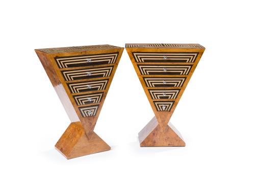 Pareja de cajoneras de original diseño piramidal, estilo mi