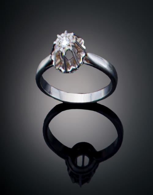 SORTIJA SOLITARIO CON DIAMANTE EN ORO BLANCO DE 18 K