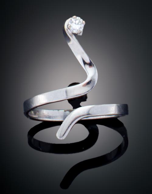 SORTIJA SERPIENTE CON DIAMANTE EN ORO BLANCO DE 18 K