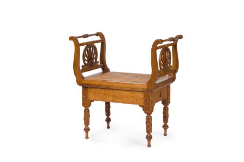 Banqueta con retrete abatible de estilo Imperio en madera t