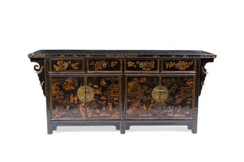 40   -  <p><span class="object_title">Aparador de estilo oriental en madera ebonizada con decoración de chinoseries en dorado formando paisajes y flores. Dobles puertas inferiores y cuatro cajones en cintura. Alguna pequeña falta. </span><br></p>