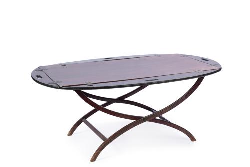 Mesa de barco con perfiles abatibles. Patas exentas plegabl