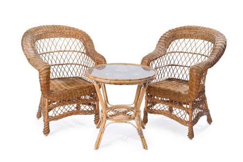 8 - <p><span class="object_title">Conjunto de jardín en mimbre. Compuesto por dos butacas y mesa circular.</span><br></p>