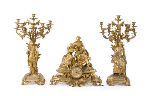 Gran reloj con guarnición de candelabros de 10 luces en bro