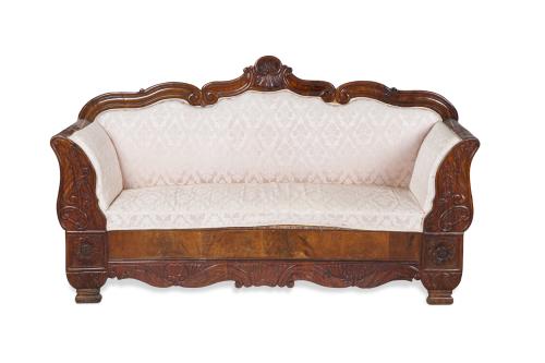 Sofá góndola isabelino, S. XIX.En madera de caoba tallada
