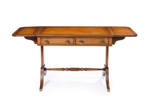 “Sofa table” Inglaterra, S. XIX.En madera de nogal con do