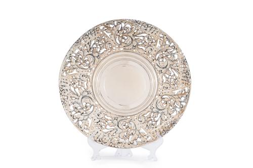 337   -  <p><span class="object_title">Panera en plata española punzonada con gran alero calado. </span><br></p>
