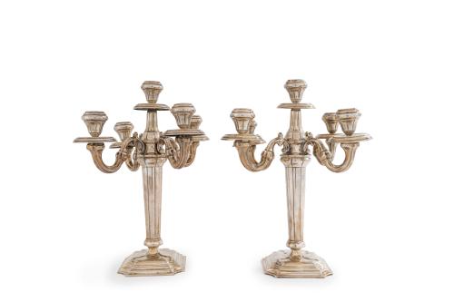 Pareja de candelabros de cinco luces en plata española punz