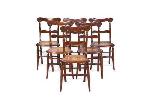 Juego de 6 sillas de estilo inglés en madera tallada con as