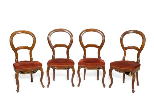Juego de 4 sillas isabelinas en madera de caoba. S. XIX. 