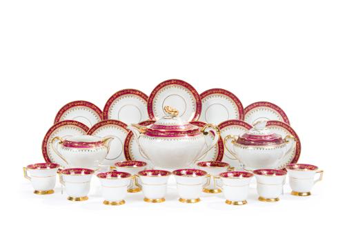 Juego de café en porcelana de Limoges. Filos frambuesa so