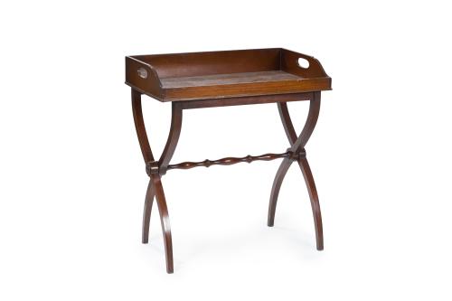 Mesa-bandeja auxiliar en madera sobre patas de sable unidas