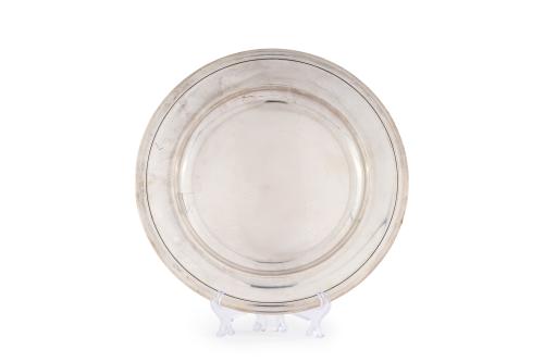 CHRISTOFLEGran bandeja circular en plateado. Con marcas.