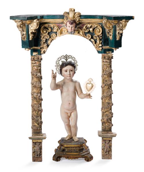 485   -  <p><span class="object_author">ESCUELA ESPAÑOLA. Siglo XVII - Escultura del Niño Jesús del siglo XVII en madera tallada y policromada, sobre pedestal de madera dorada y policromada, bajo una arquitectura barroca de la segunda mitad del siglo XVII, formada por un arquitrabe y dos columnas salomónicas unidas para formar este conjunto ecléctitico de piezas barrocas. <br/></span></p>