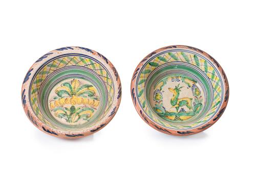 Lote de dos lebrillos en cerámica vidriada de Triana, ppios