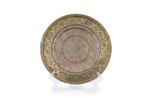 Salvilla en plata española punzonada con marcas y burilada 