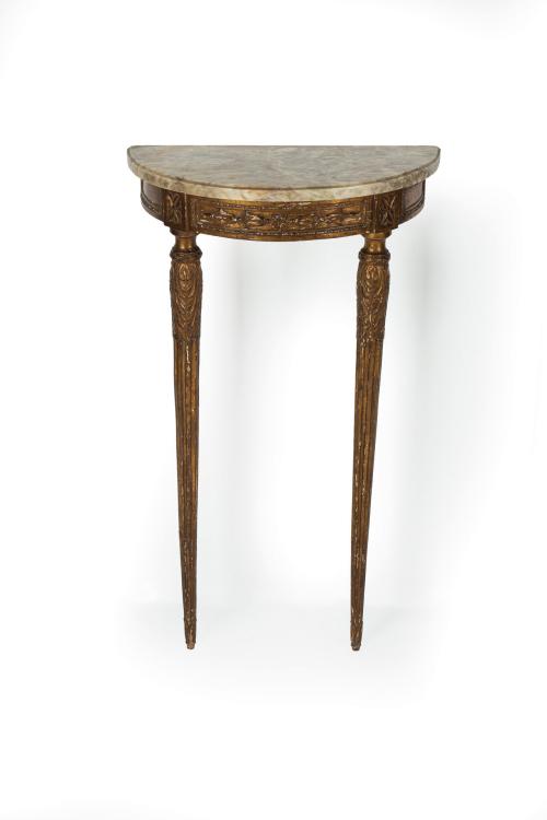 159   -  <p><span class="object_title">Consola de arrimo en madera tallada y dorada, Italia S.XIX. </span><br></p>
