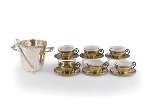 125   -  <p><span class="object_title">Pequeña hielera con asas en plata española punzonada con marcas de Pérez Fernández.</span><br></p>