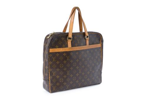 3017   -  <p><span class="object_title">LOUIS VUITTON  Porta-documentos</span></p>