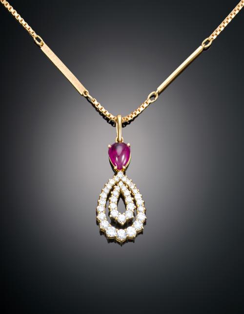 897   -  <p><span class="object_title">CADENA CON COLGANTE  DIAMANTES Y RUBIES </span></p>