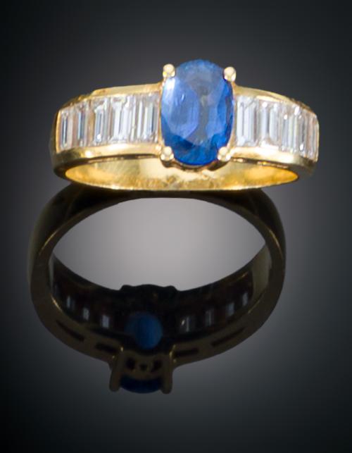 SORTIJA CON ZAFIRO Y DIAMANTES