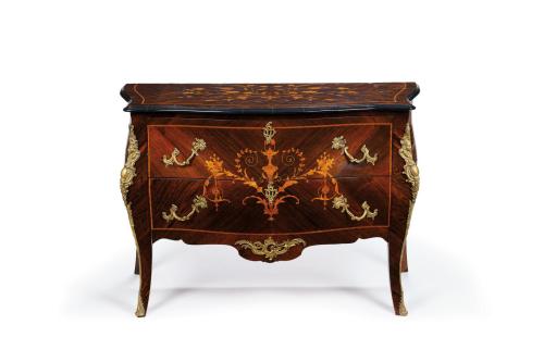 90   -  <p><span class="object_title">Elegante cómoda bombé de estilo Luis XV en madera de palisandro y frutales, Francia, s. XIX.</span><br></p>