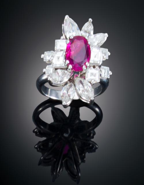 SORTIJA CON DIAMANTES Y RUBI 