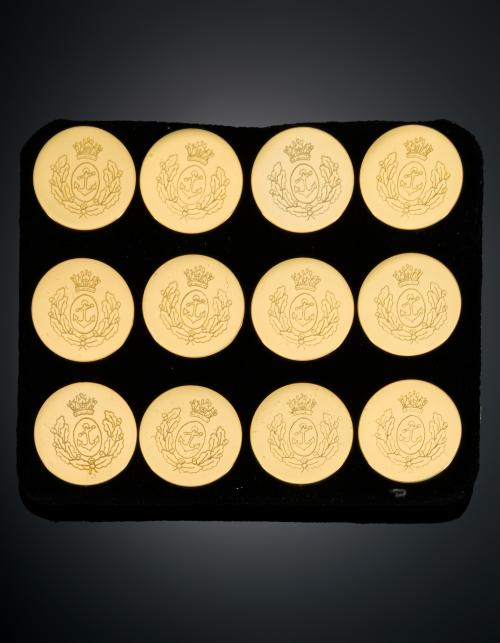 989   -  <p><span class="object_title">CONJUNTO DE 12  BOTONADURAS  DORADAS BENSON & CLEQQ LONDON</span></p>