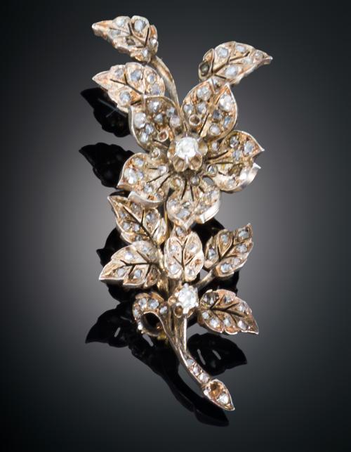BROCHE FLORAL CON DIAMANTES 