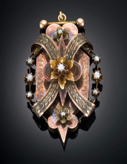 834   -  <p><span class="object_title">COLGANTE GUARDAPELO ALFONSINO S. XIX</span></p>