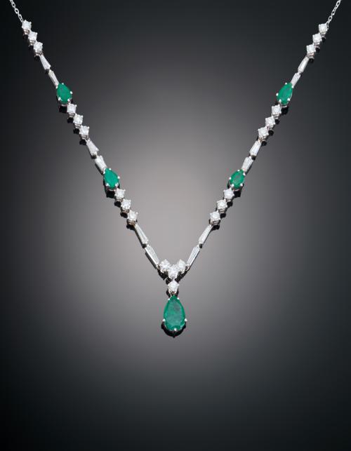 PENDIENTES CON ESMERALDAS Y DIAMANTES