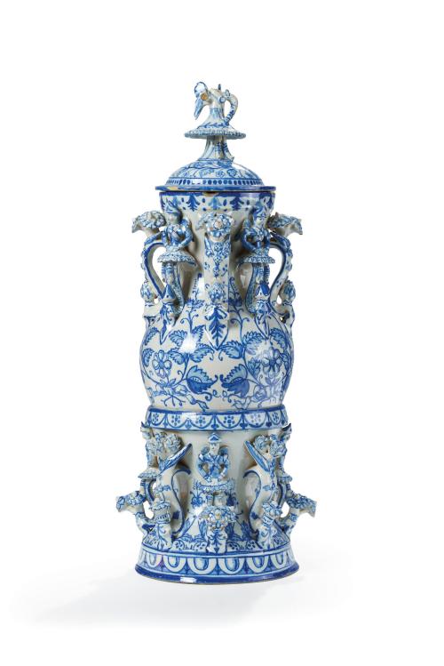 150   -  <p><span class="object_title">Original jarra en cerámica esmaltada azul y blanca. Andújar. C. 1900. Probablemente del afarero Castillo.</span><br></p>