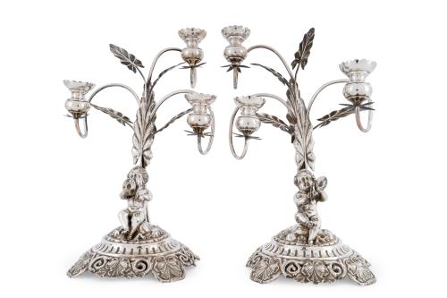 Pareja de candelabros de tres luces en plata española punzo