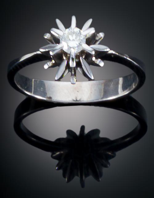 SORTIJA CON DIAMANTE 