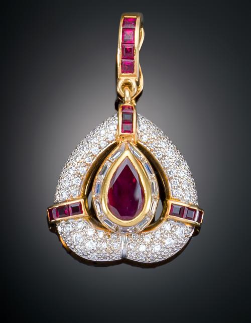 900   -  <p><span class="object_title">COLGANTE CORAZÓN CON DIAMANTES Y RUBIES BURMA</span></p>