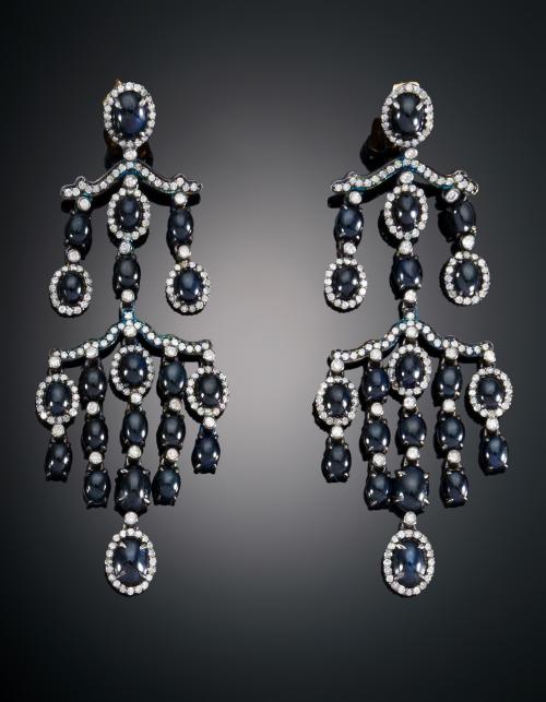 956   -  <p><span class="object_title">PENDIENTES LARGOS CON ZAFIROS Y DIAMANTES</span></p>