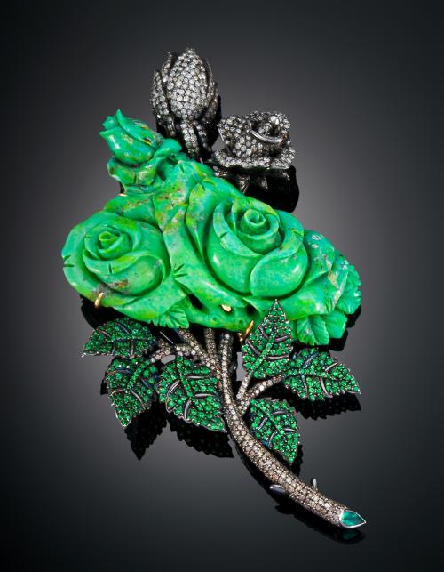 BROCHE FLORAL CON TURQUESA, ESMERALDA, DIAMANTES Y GRANATES