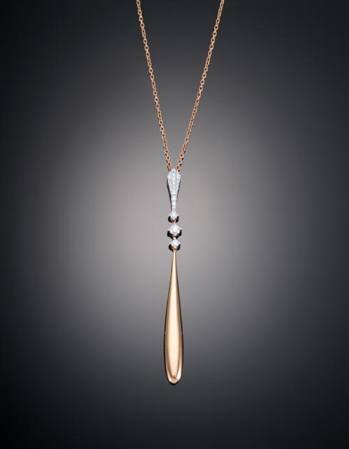 919   -  <p><span class="object_title">COLLAR  MOTIVO DE LÁGRIMA Y DETALLE CON PAVÉ DE DIAMANTES</span></p>