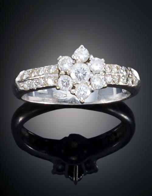 SORTIJA MOTIVO FLOR  CON DIAMANTES 