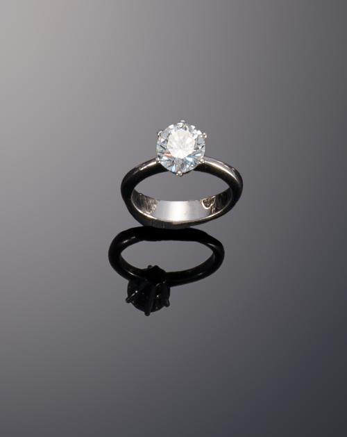636   -  <p><span class="object_title">Solitario con diamante 2,01cts</span></p>