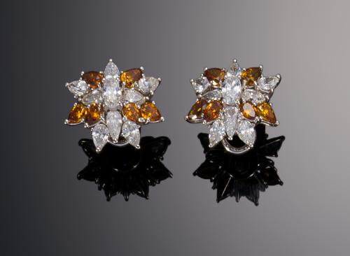 633   -  <p><span class="object_title">Pendientes con diamantes </span></p>