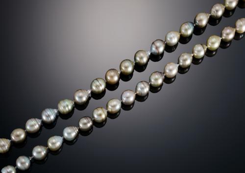 702   -  <p><span class="object_title">Collar de perlas firmado por SUAREZ </span></p>