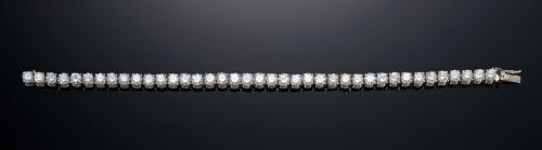 638   -  <p><span class="object_title">Espectacular pulsera riviere con diamantes</span></p>