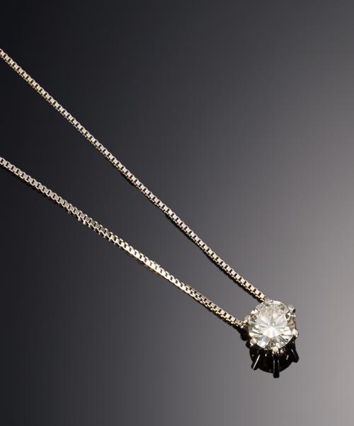 612   -  <p><span class="object_title">Colgante de oro blanco con diamante 3,30cts</span></p>