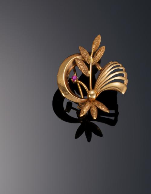 564   -  <p><span class="object_title">Broche estilo floral </span></p>