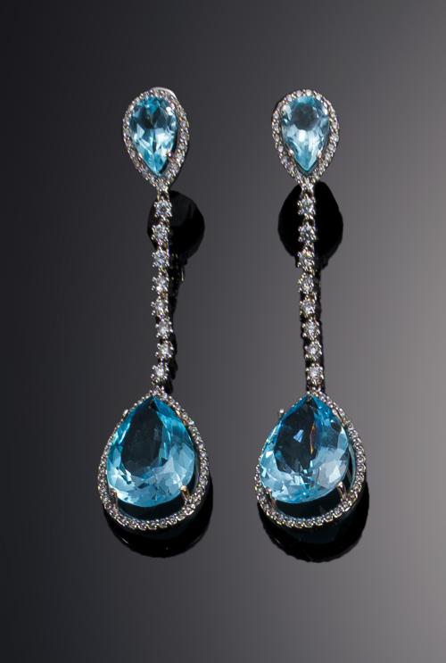 640   -  <p><span class="object_title">Pendientes largos con topacios y diamantes </span></p>